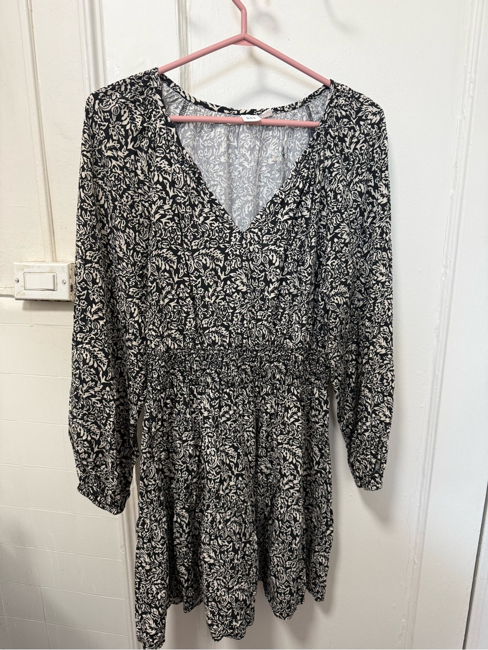 Gap Size M Women’s Black & Cream Floral V-Neck Smocked Waist Mini Dress